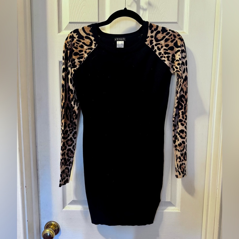 Venus xs black/Leopardd sleeve dress